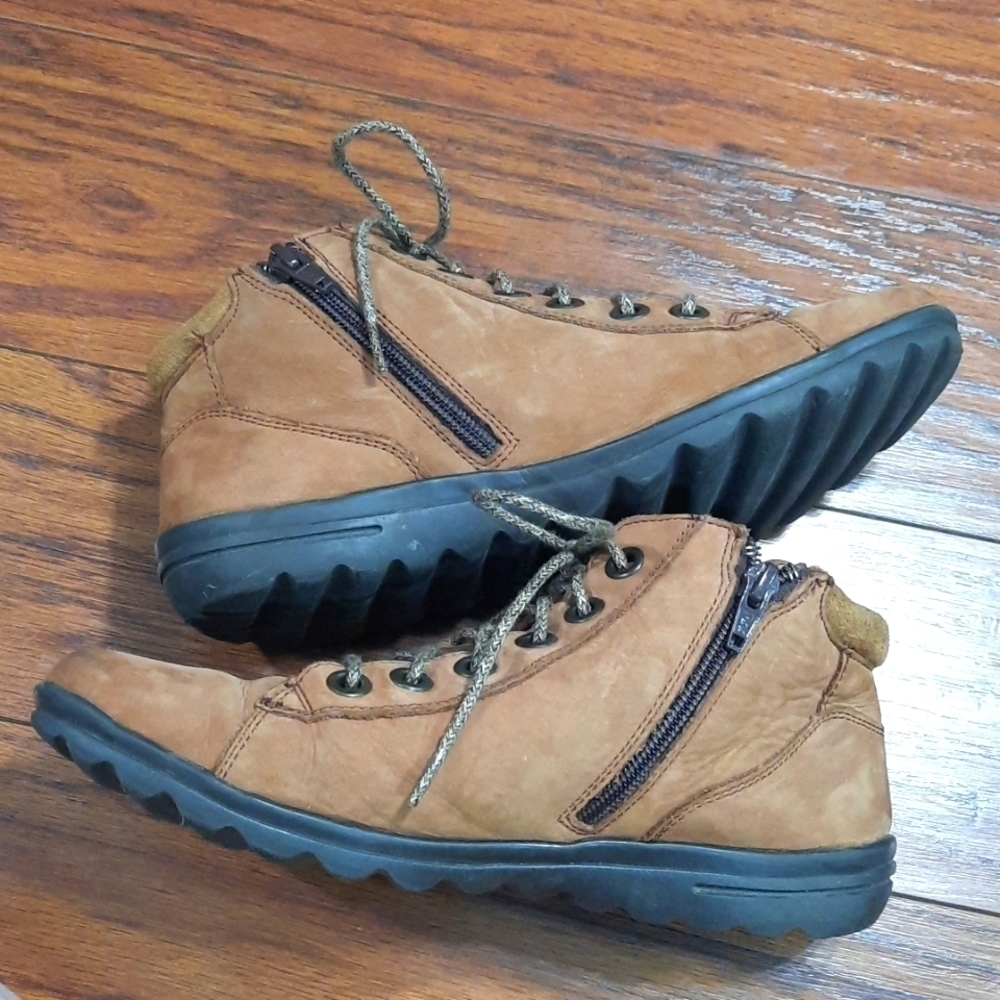 Andrea Brown Suede Zip side Low Boot - Picture 6 of 6